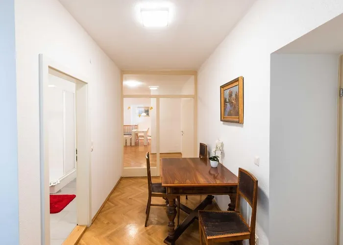 Ferienwohnung St. Poelten Rathausplatz